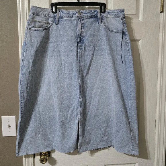 NWOT Ava & Viv A-Line Denim Midi Skirt, Light Wash, Front Slit, Plus Size 18W. - Picture 2 of 12